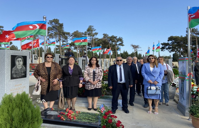 Molekulyar Biologiya və Biotexnologiyalar İnstitutunun kollektivi II Şəhidlər xiyabanını ziyarət edib
