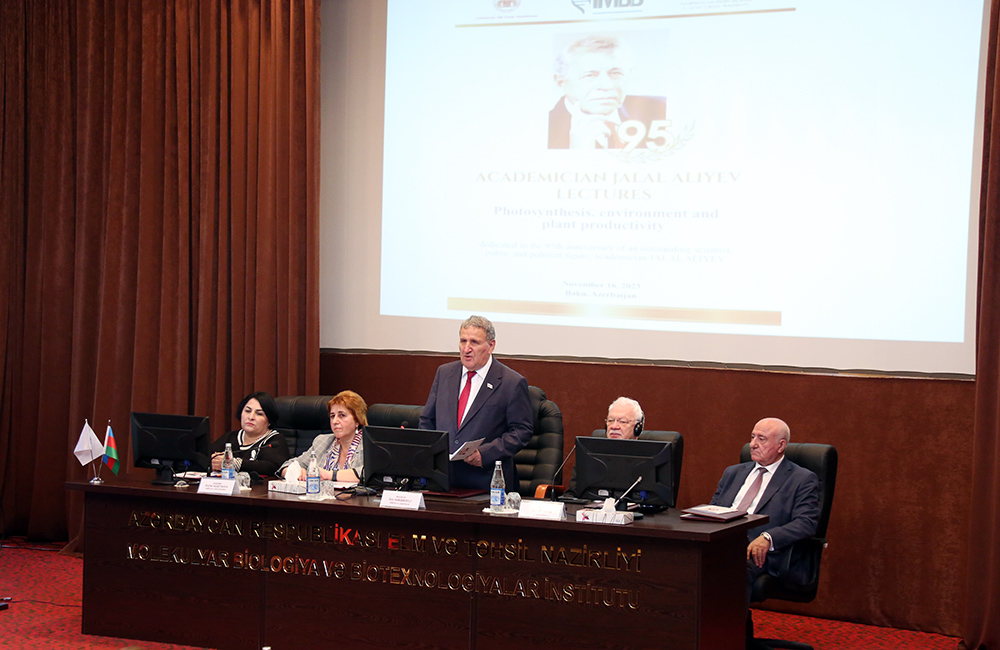 “Fotosintez, ətraf mühit və bitkilərin məhsuldarlığı” mövzusunda akademik Cəlal Əliyev qiraətləri keçirilib
